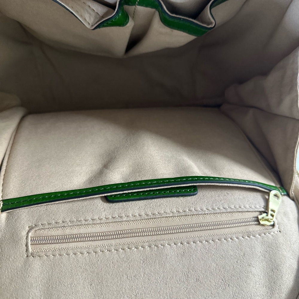 Luxurious Green Embossed Leather Backpack Like NEW - Picture 6 of 8